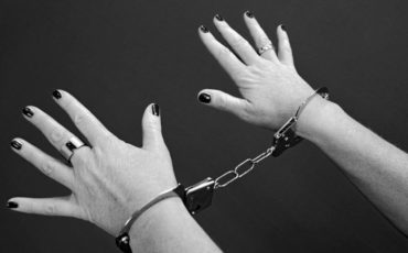 4a5a7906-handcuffs-964522_1280-800x445